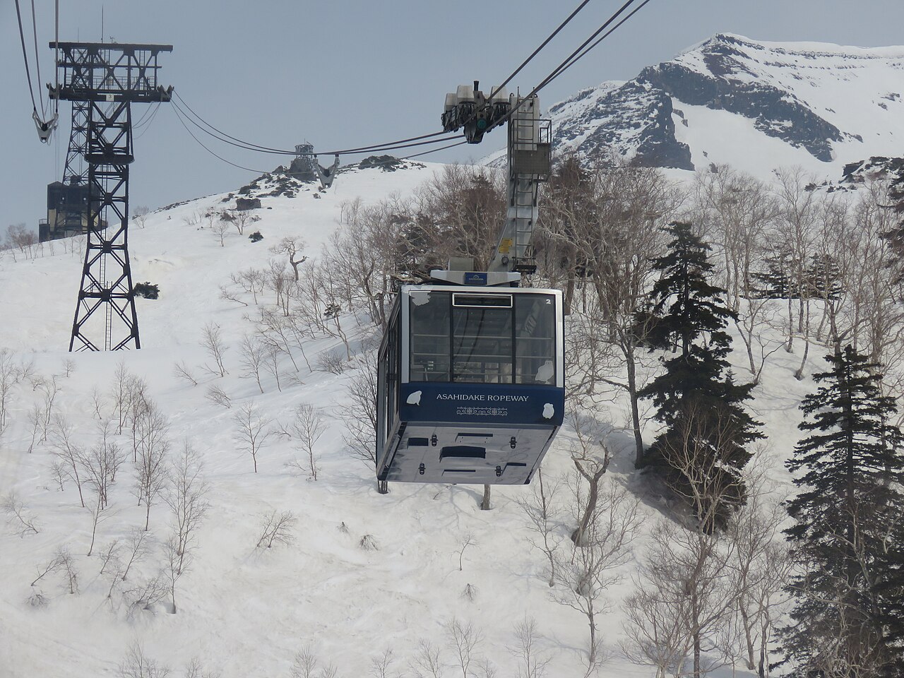 Snow and slopes at Asahidake