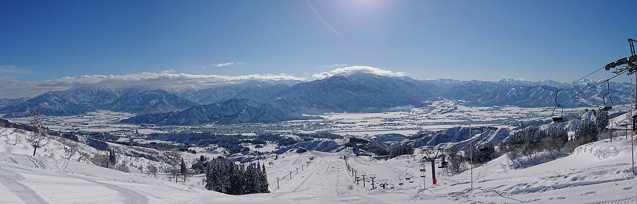 ムイカスノーリゾートの雪の山とゲレンデ