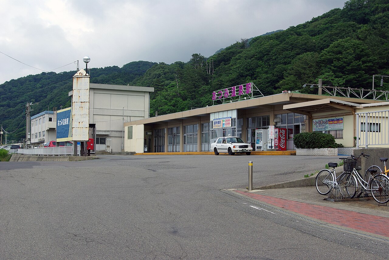 JR Atsumi Onsen sta 001
